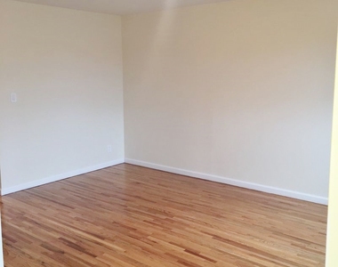 25-22 47th Street - Photo Thumbnail 4
