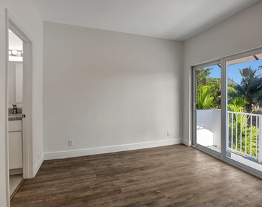 1102 S 20th Avenue - Photo Thumbnail 11