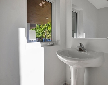 1102 S 20th Avenue - Photo Thumbnail 17