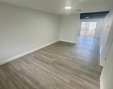 1401 Ne 57th Place - Photo Thumbnail 8