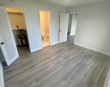 1401 Ne 57th Place - Photo Thumbnail 12