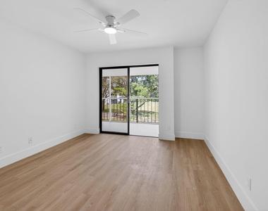 100 W Hidden Valley Boulevard - Photo Thumbnail 4
