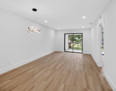 100 W Hidden Valley Boulevard - Photo Thumbnail 6