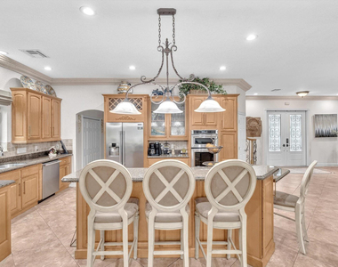 749 Sw 2nd Street - Photo Thumbnail 8