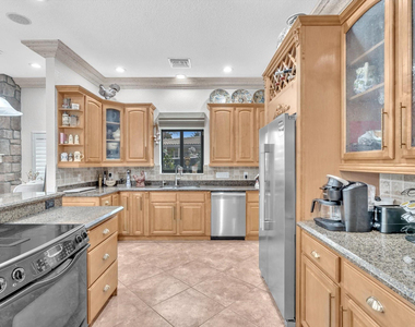 749 Sw 2nd Street - Photo Thumbnail 11