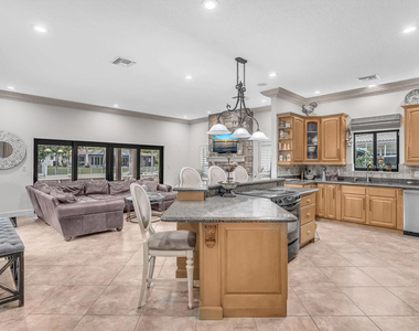 749 Sw 2nd Street - Photo Thumbnail 7
