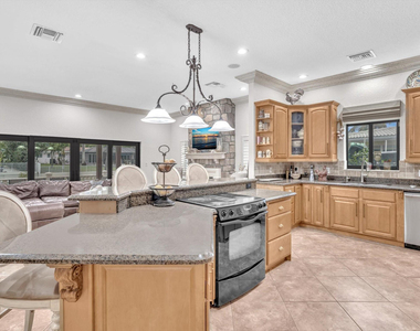 749 Sw 2nd Street - Photo Thumbnail 12
