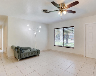 970 Sw 3rd Avenue - Photo Thumbnail 4