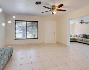 970 Sw 3rd Avenue - Photo Thumbnail 5