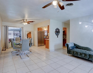 970 Sw 3rd Avenue - Photo Thumbnail 8