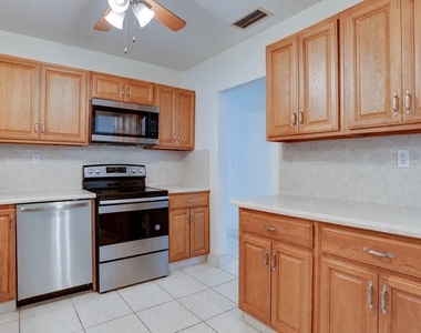 970 Sw 3rd Avenue - Photo Thumbnail 2