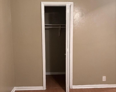 516 20th Street - Photo Thumbnail 7