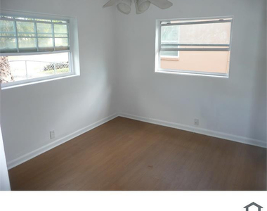 516 20th Street - Photo Thumbnail 2