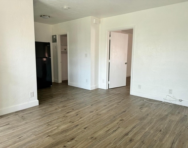 1734 Fletcher Street - Photo Thumbnail 2