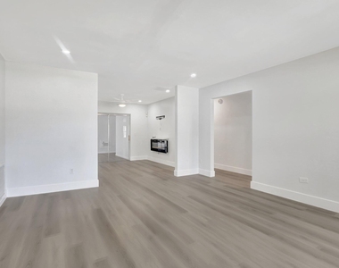 10920 Gable Street - Photo Thumbnail 4