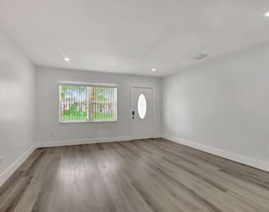 10920 Gable Street - Photo Thumbnail 3