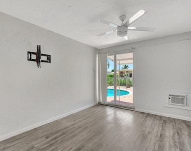 10920 Gable Street - Photo Thumbnail 12