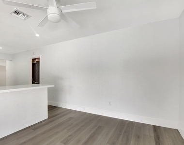 10920 Gable Street - Photo Thumbnail 14