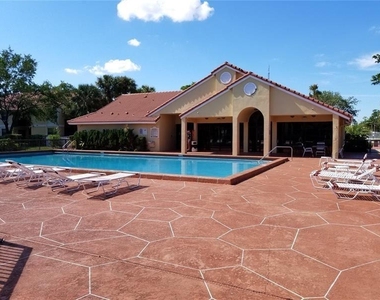 5641 Riverside Drive - Photo Thumbnail 16
