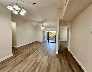 5641 Riverside Drive - Photo Thumbnail 5