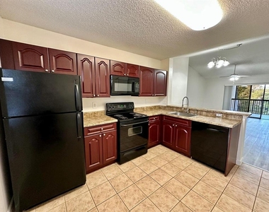 5641 Riverside Drive - Photo Thumbnail 8