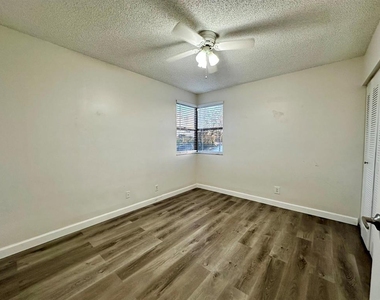 5641 Riverside Drive - Photo Thumbnail 13