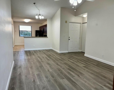 5641 Riverside Drive - Photo Thumbnail 4