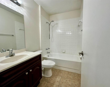 5641 Riverside Drive - Photo Thumbnail 14