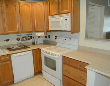 6499 Bay Club Drive - Photo Thumbnail 11