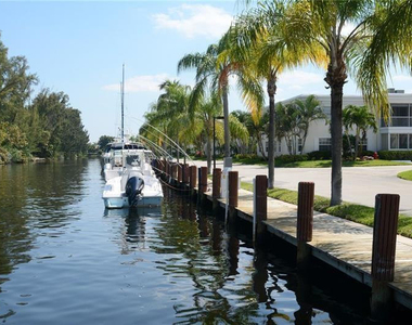 6499 Bay Club Drive - Photo Thumbnail 25