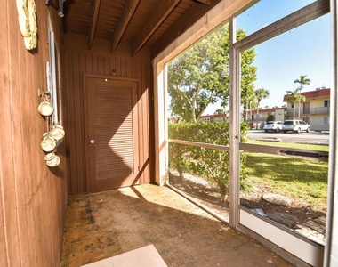 6054 Forest Hill Boulevard - Photo Thumbnail 6