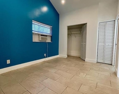 10 Ne 11th Avenue - Photo Thumbnail 4