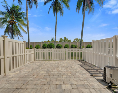 9913 Nw 57th Manor - Photo Thumbnail 17