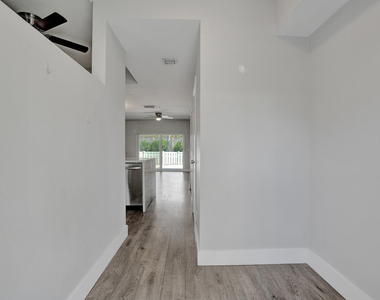 9913 Nw 57th Manor - Photo Thumbnail 1