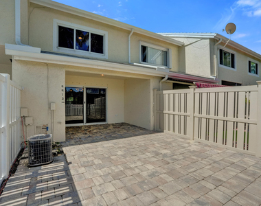 9913 Nw 57th Manor - Photo Thumbnail 20