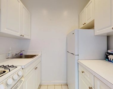 East 76th Street - Photo Thumbnail 4