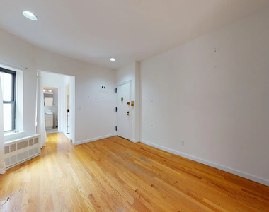 East 76th Street - Photo Thumbnail 3