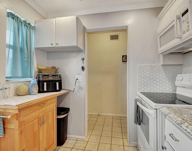 2121 Ne 1st Court - Photo Thumbnail 7