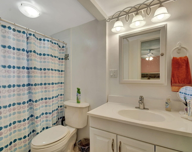2121 Ne 1st Court - Photo Thumbnail 12