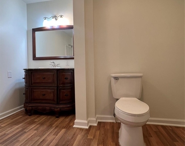 305 Briarwood Circle - Photo Thumbnail 8