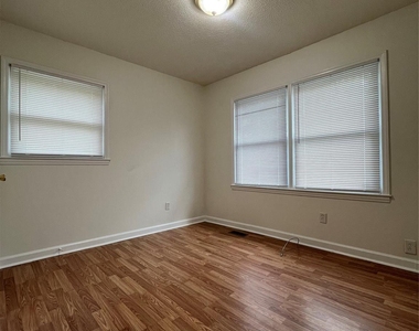 305 Briarwood Circle - Photo Thumbnail 15