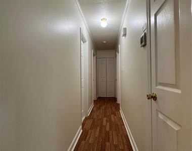 305 Briarwood Circle - Photo Thumbnail 5