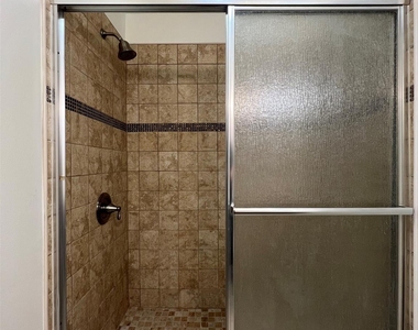 305 Briarwood Circle - Photo Thumbnail 14