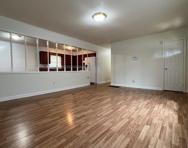 305 Briarwood Circle - Photo Thumbnail 3