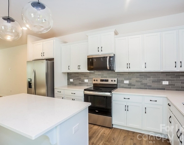 11828 Avocet Street - Photo Thumbnail 6