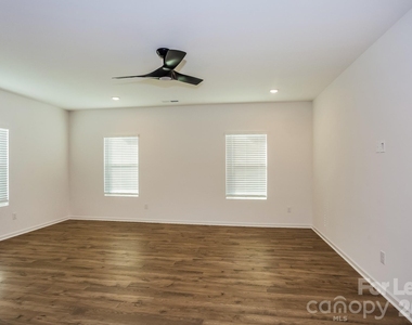 11828 Avocet Street - Photo Thumbnail 3