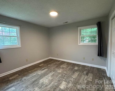 411 Ludwick Avenue - Photo Thumbnail 9