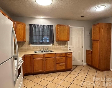 411 Ludwick Avenue - Photo Thumbnail 2