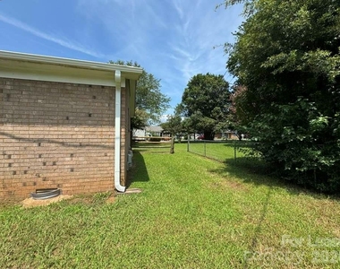 411 Ludwick Avenue - Photo Thumbnail 14