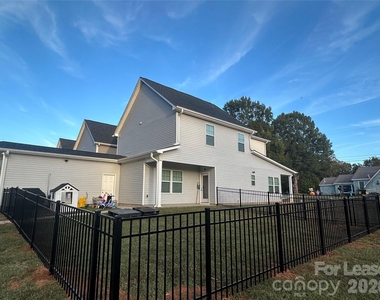 260 Mills Avenue - Photo Thumbnail 3